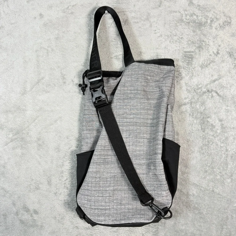 Under Armour Unisex OSFA Sling Bag Grey Black Armourvent Buckle Crossbody